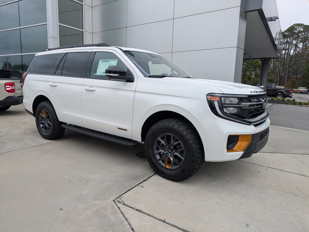 2025 Ford Expedition photo 2