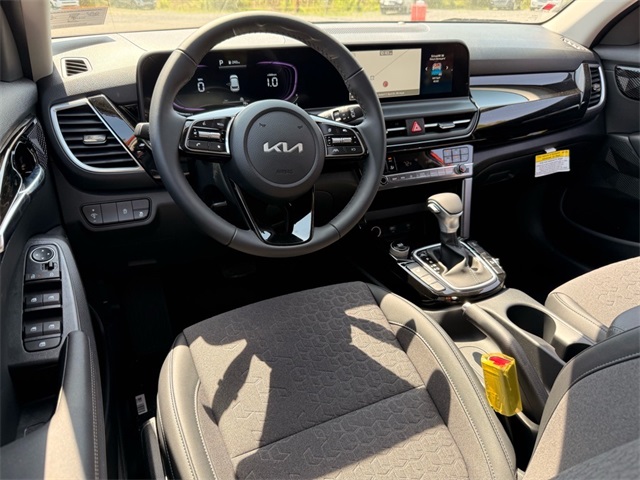 2025 Kia Seltos S photo 4