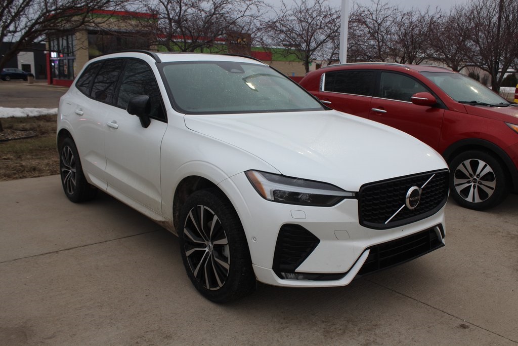 2024 Volvo XC60 Plus's photo