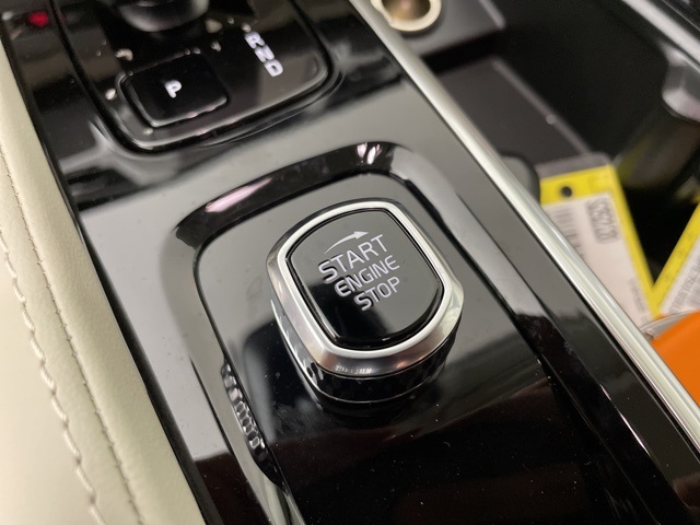 2025 Volvo XC90 T8 AWD Plus photo 25
