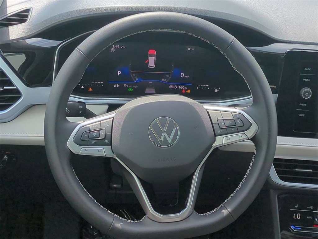 2025 Volkswagen Taos SE photo 10