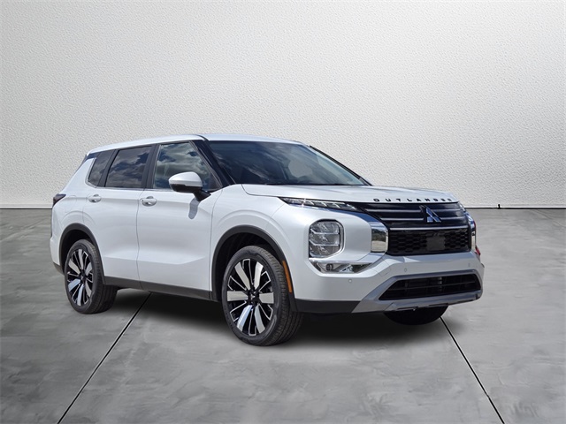 2025 Mitsubishi Outlander SE's photo