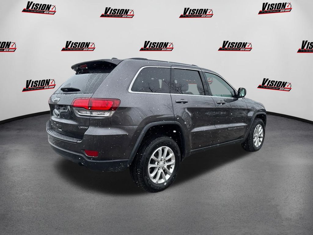 2021 Jeep Grand Cherokee Laredo E photo 3