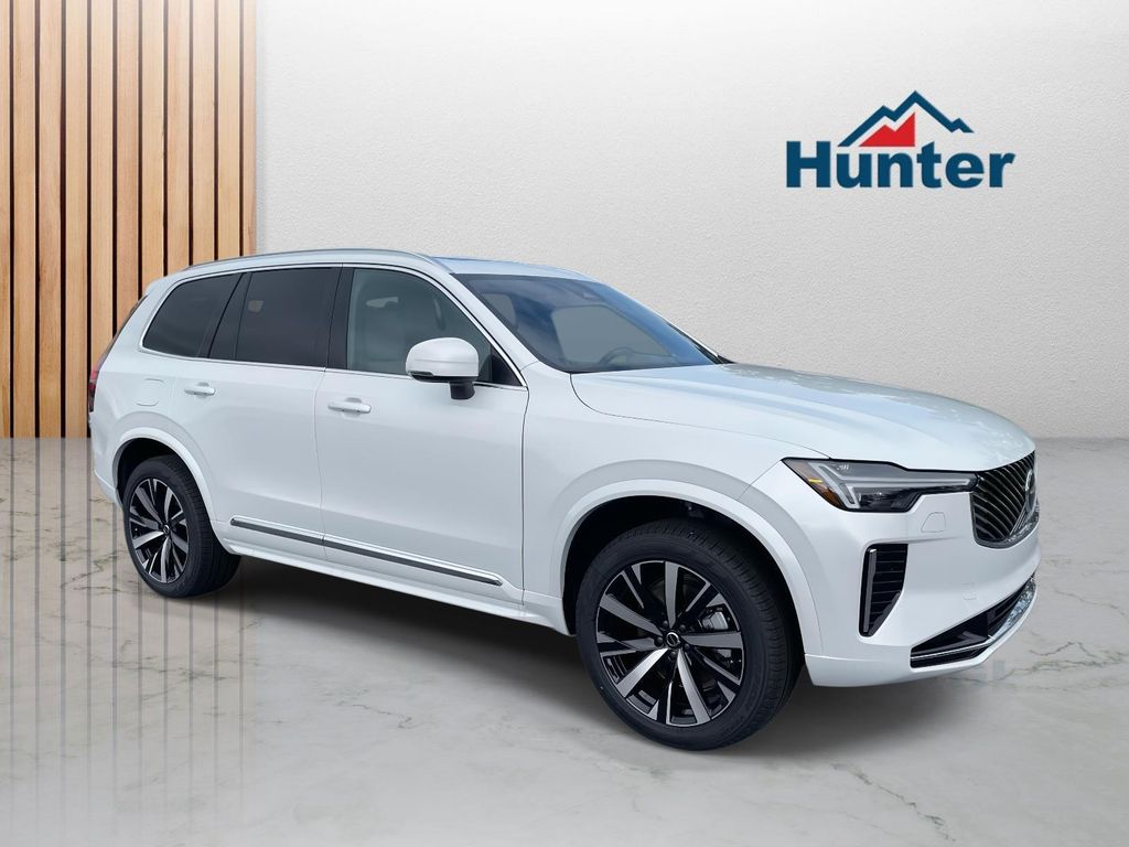 2026 Volvo XC90 Core's photo