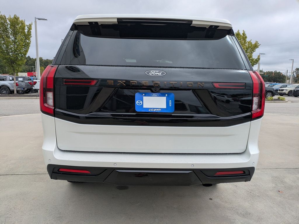 2025 Ford Expedition photo 5