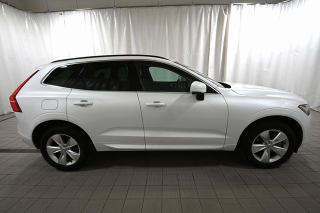 2022 Volvo XC60 B5 Momentum photo 13