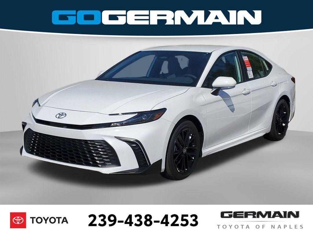 2025 Toyota Camry SE's photo