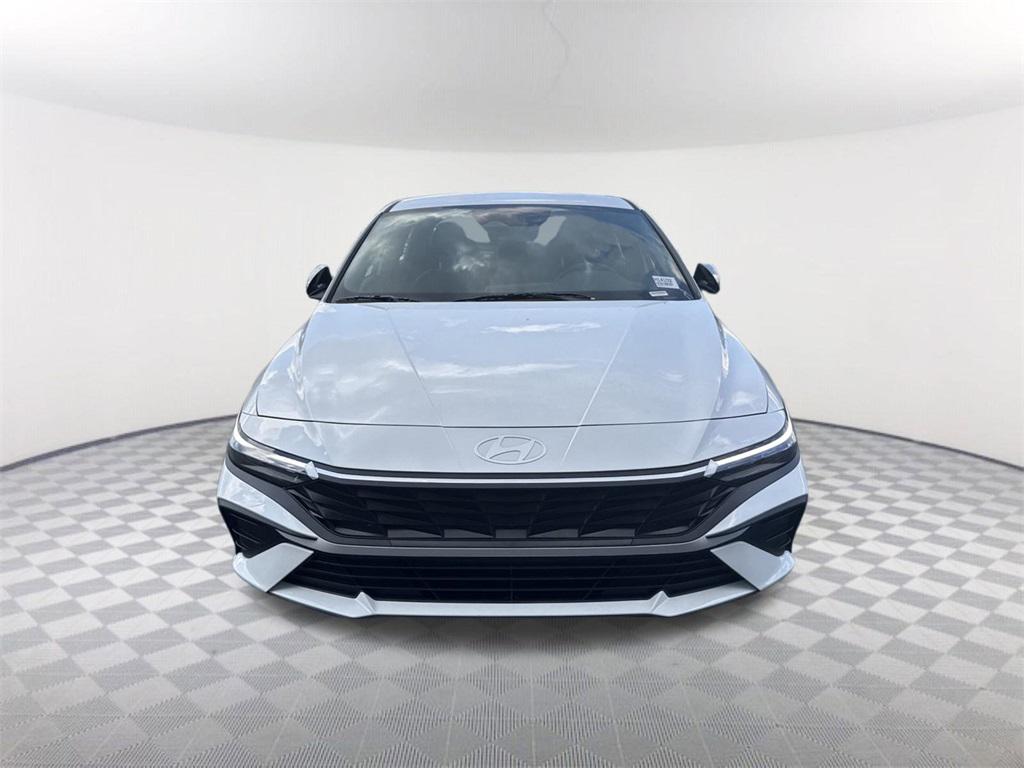 2025 Hyundai Elantra SEL Sport photo 2