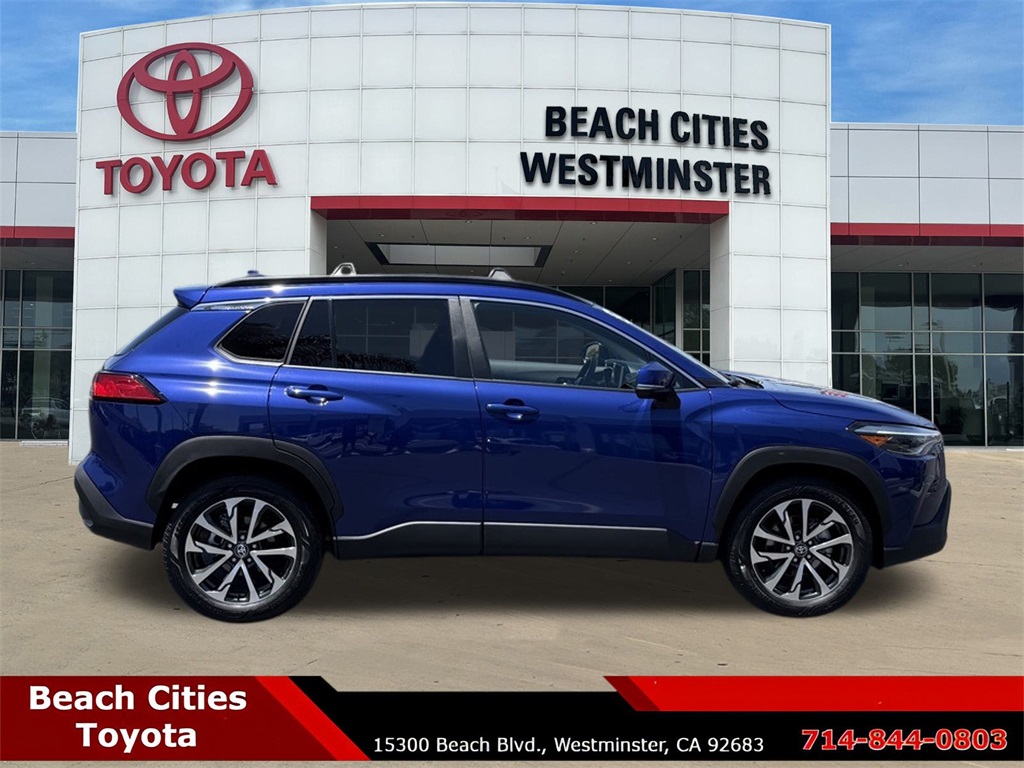 2023 Toyota Corolla Cross XLE photo 12