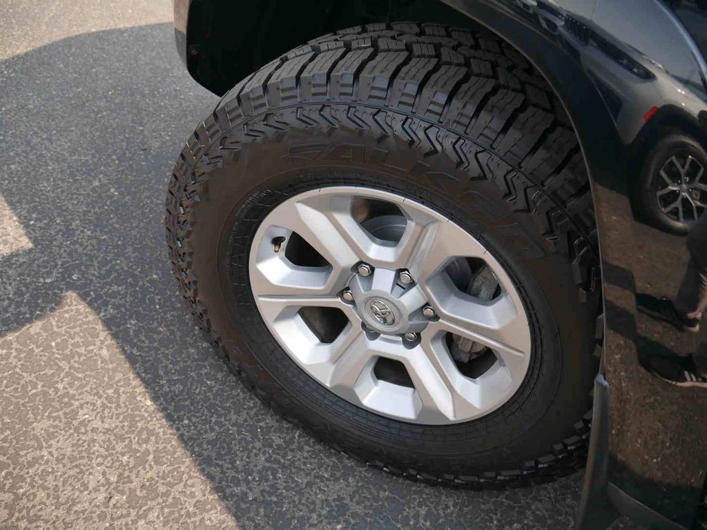2024 Toyota 4Runner SR5 Premium photo 8