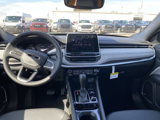 2025 Jeep Compass Latitude photo 5