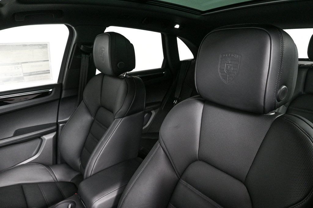 2026 Porsche Macan T photo 4