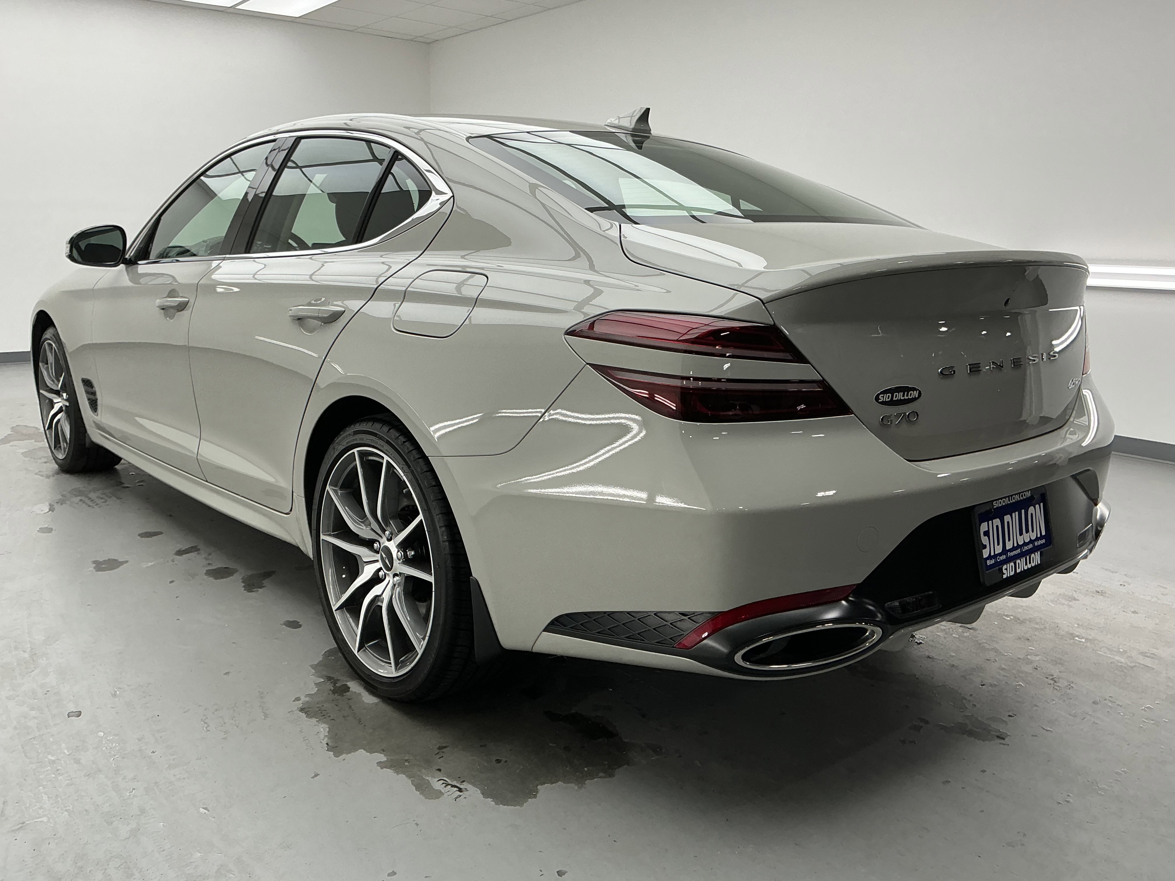 2025 Genesis G70 2.5T photo 4
