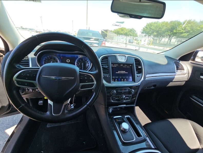 2020 Chrysler 300 Touring photo 28