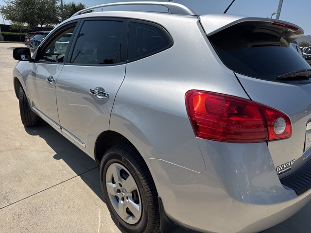 2015 Nissan Rogue Select S photo 3