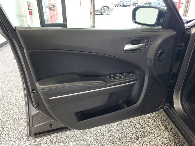 2019 Dodge Charger SXT photo 7