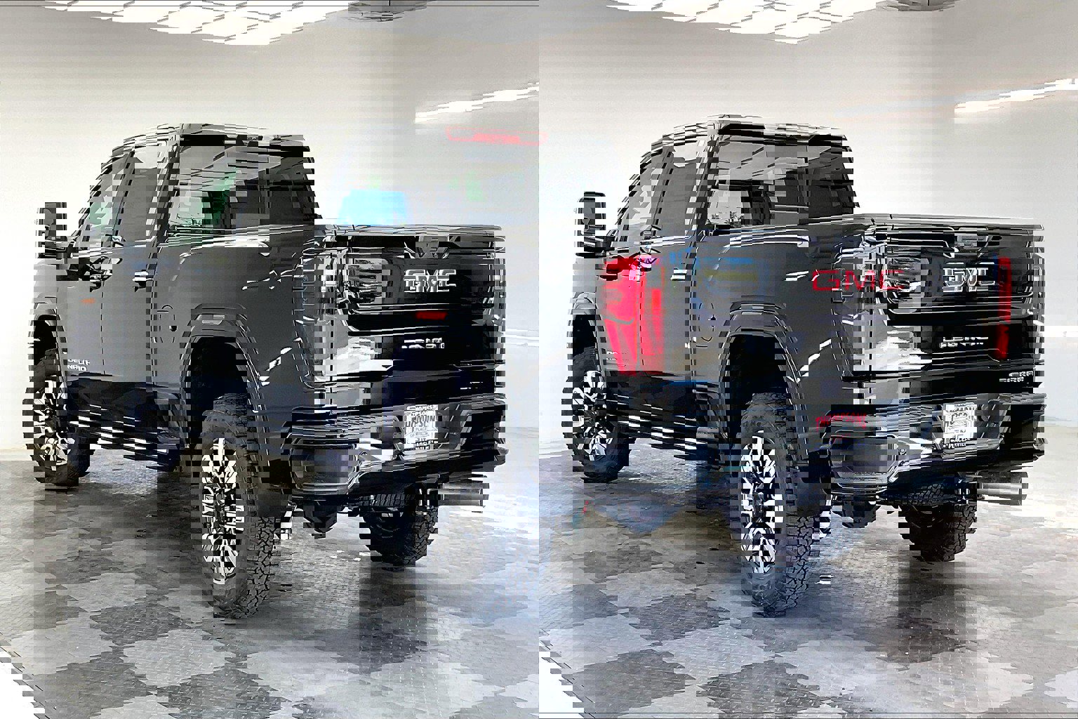 2025 Gmc Sierra 2500 HD Denali photo 2