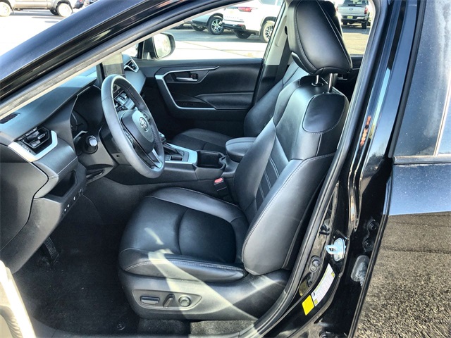 2023 Toyota RAV4 XLE Premium photo 2