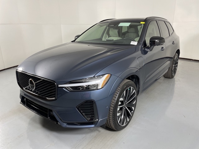 2026 Volvo XC60 Hybrid T8 photo 4