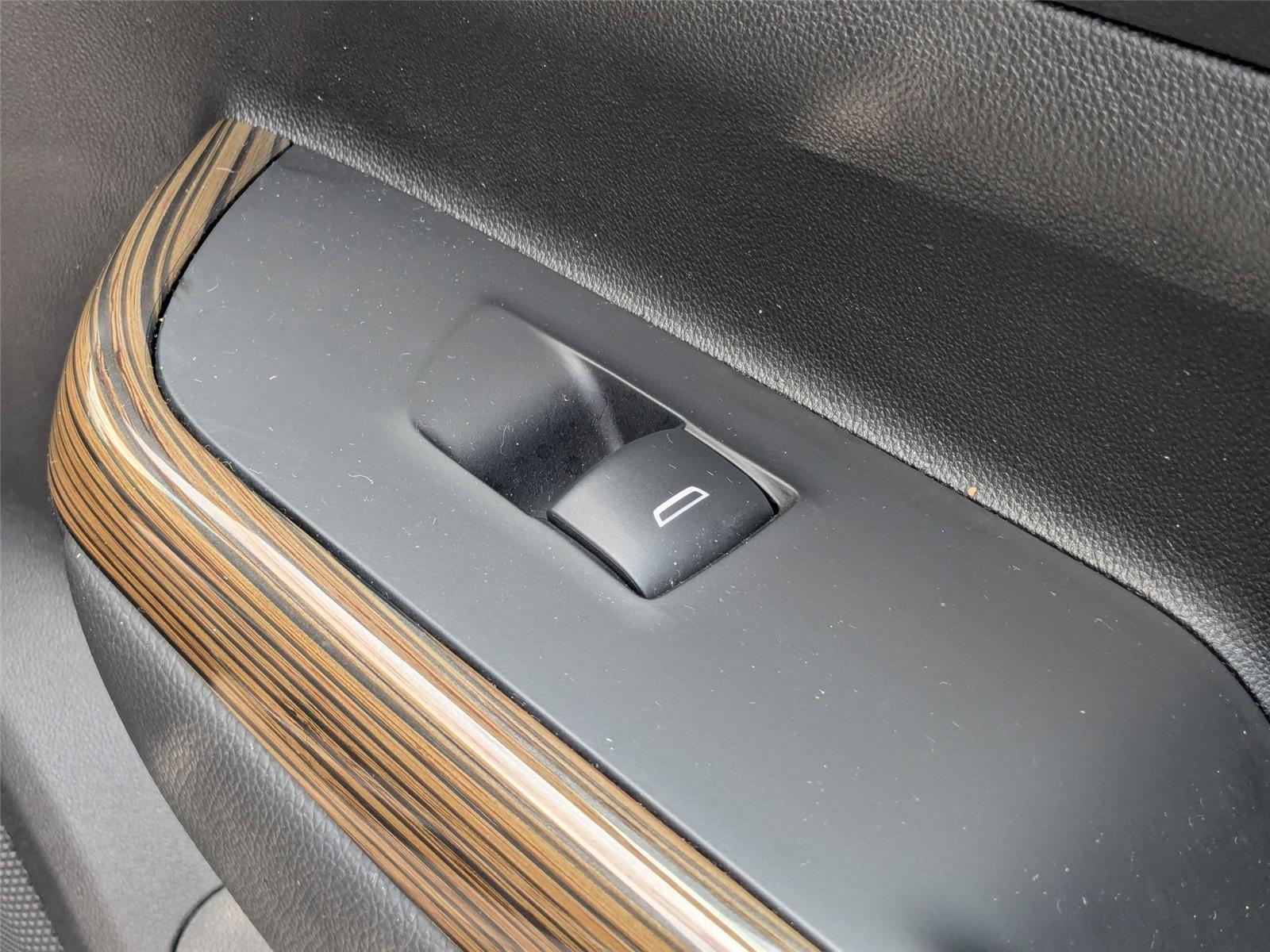 2023 Gmc Acadia SLE photo 32