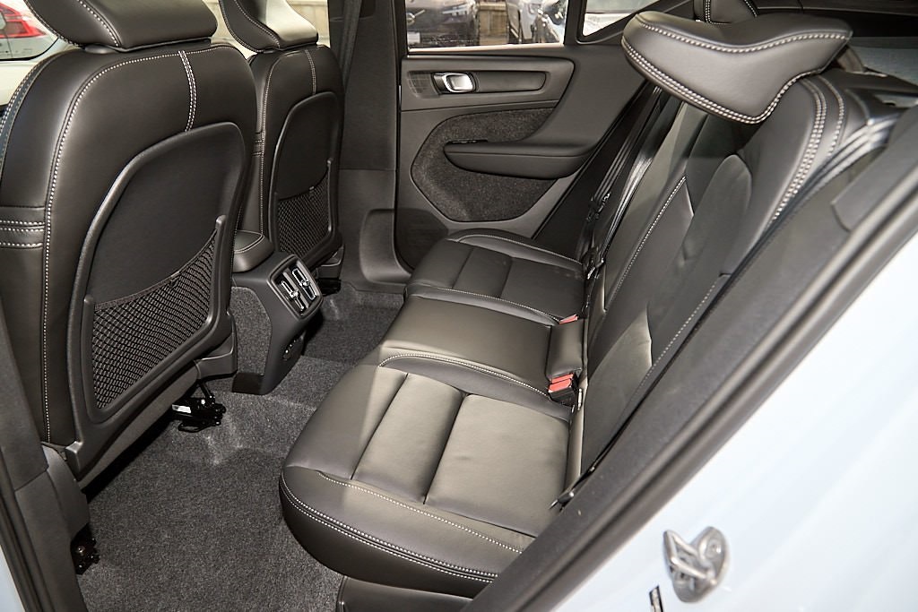 2026 VOLVO XC40 - Image 19