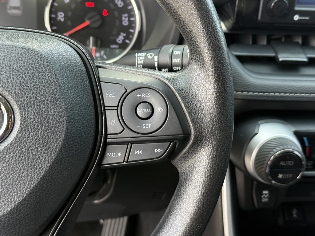 2021 Toyota RAV4 XLE photo 24
