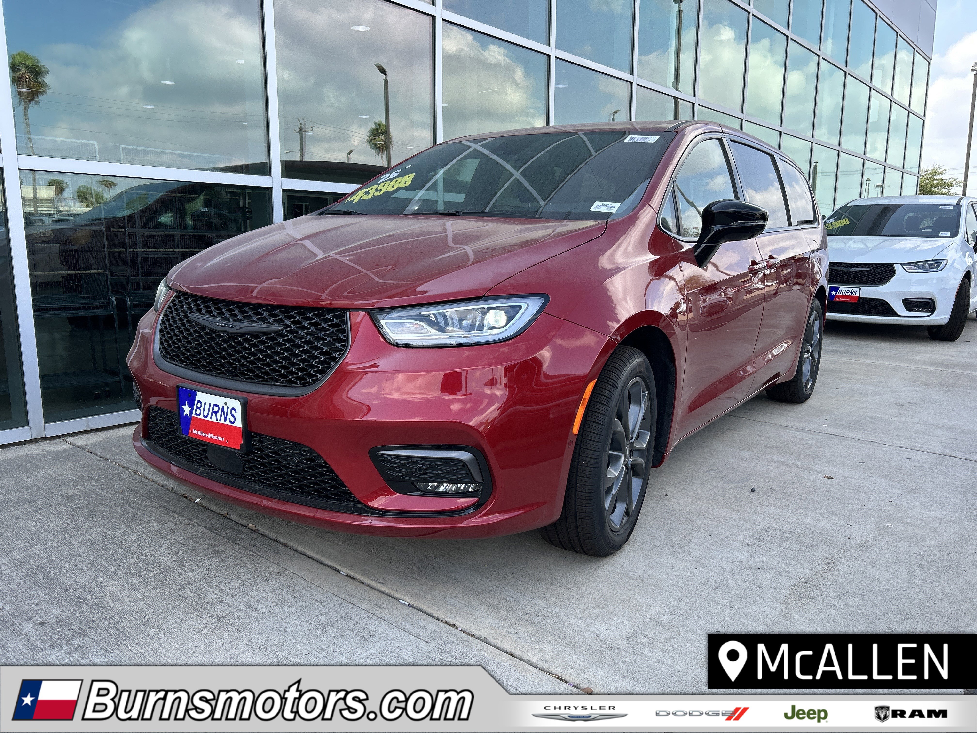 2026 Chrysler Pacifica Select's photo