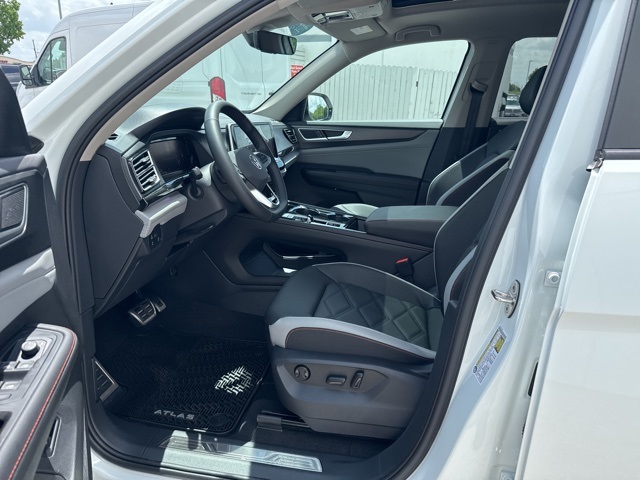 2025 Volkswagen Atlas Peak Edition SE photo 10