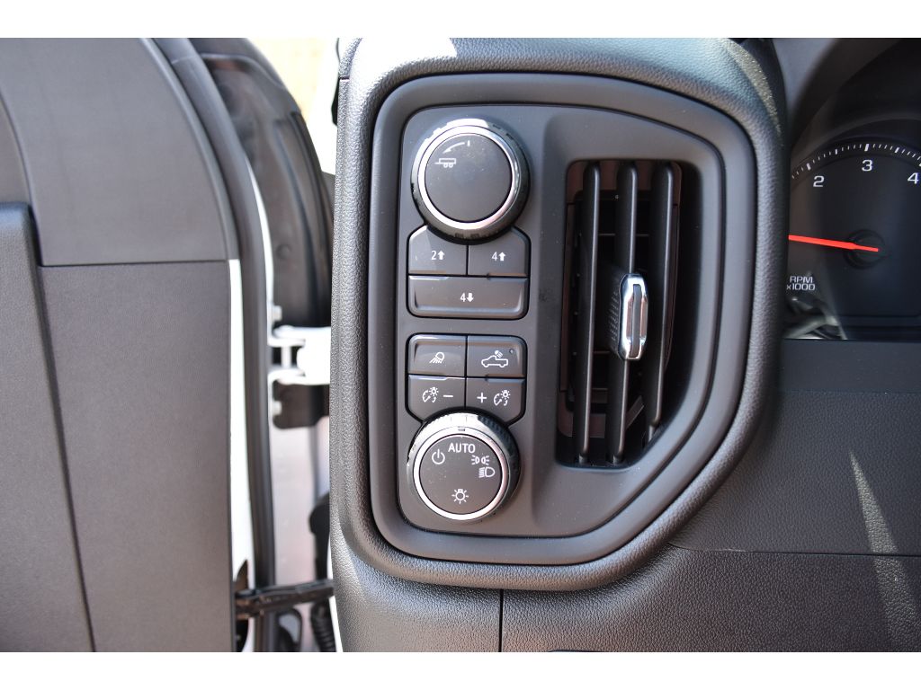 2025 Chevrolet Silverado 2500HD Custom photo 20