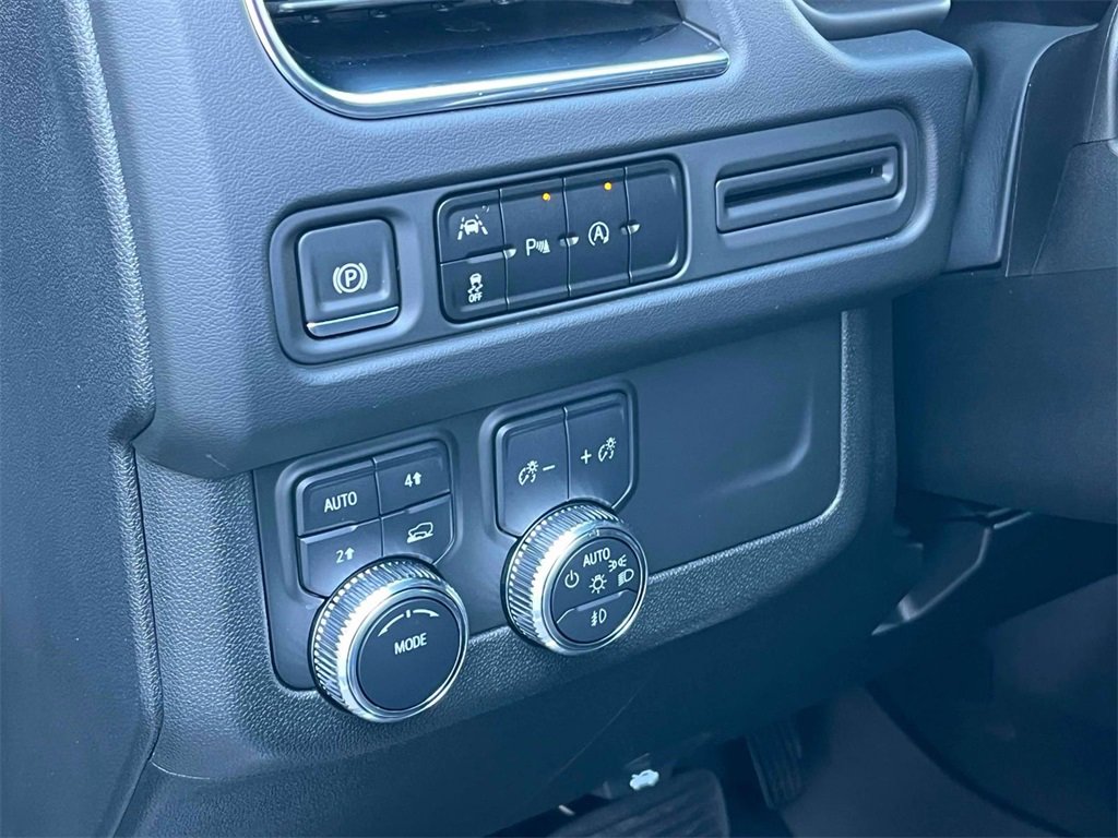 2024 Gmc Yukon XL SLT photo 31