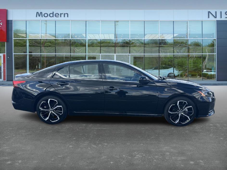 2024 Nissan Altima 2.5 SR photo 4