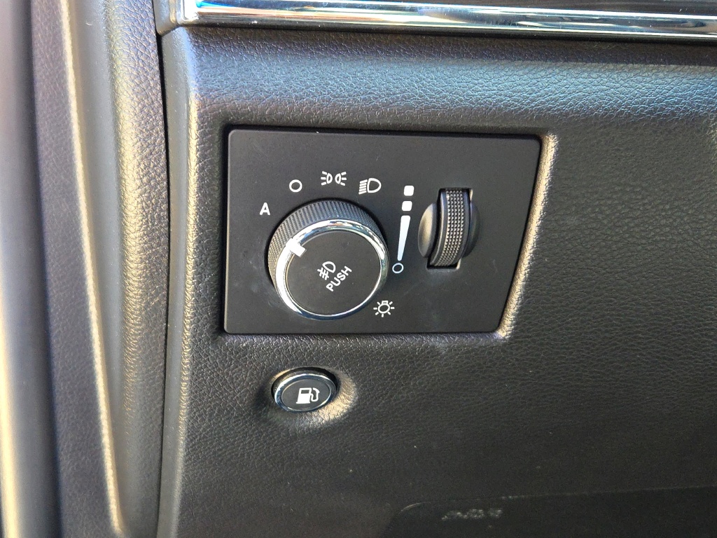 2021 Jeep Grand Cherokee Anniversary Edition photo 23