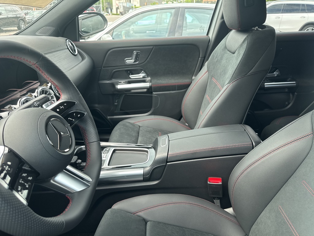 2025 Mercedes Benz GLA 250 photo 3