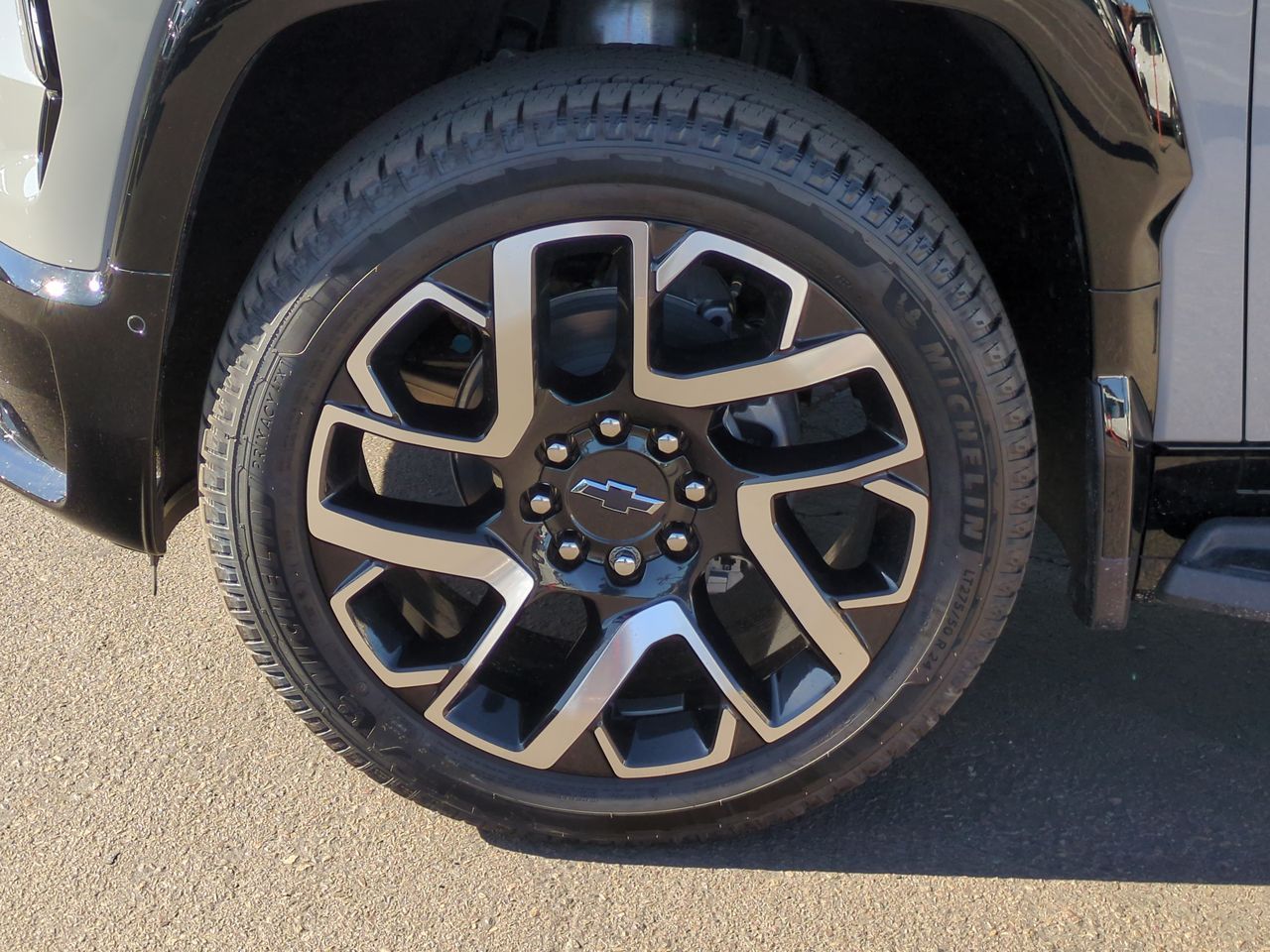 2025 Chevrolet Silverado EV RST photo 29