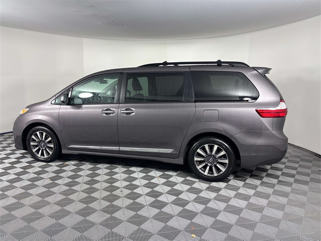 2019 Toyota Sienna Limited XLE Premium photo 4