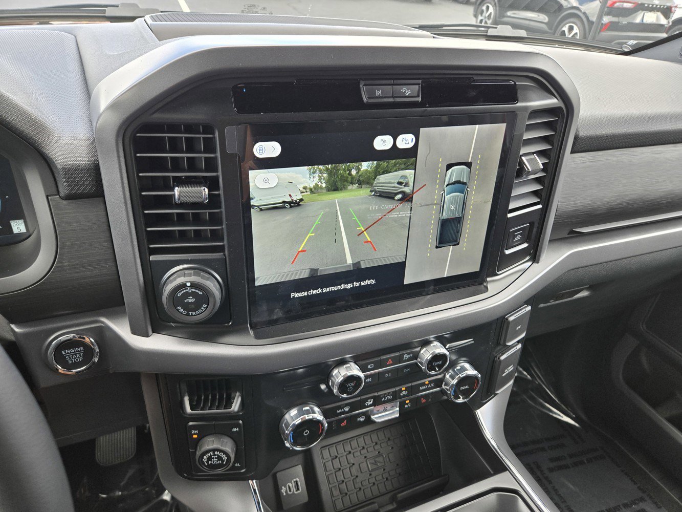 2025 Ford F-150 XLT photo 9