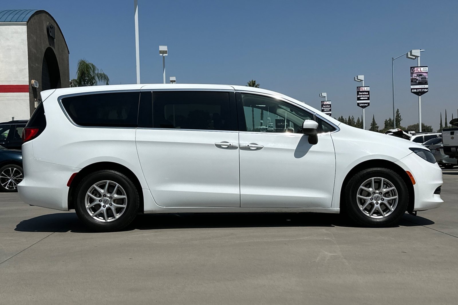 2022 Chrysler Voyager LX photo 7