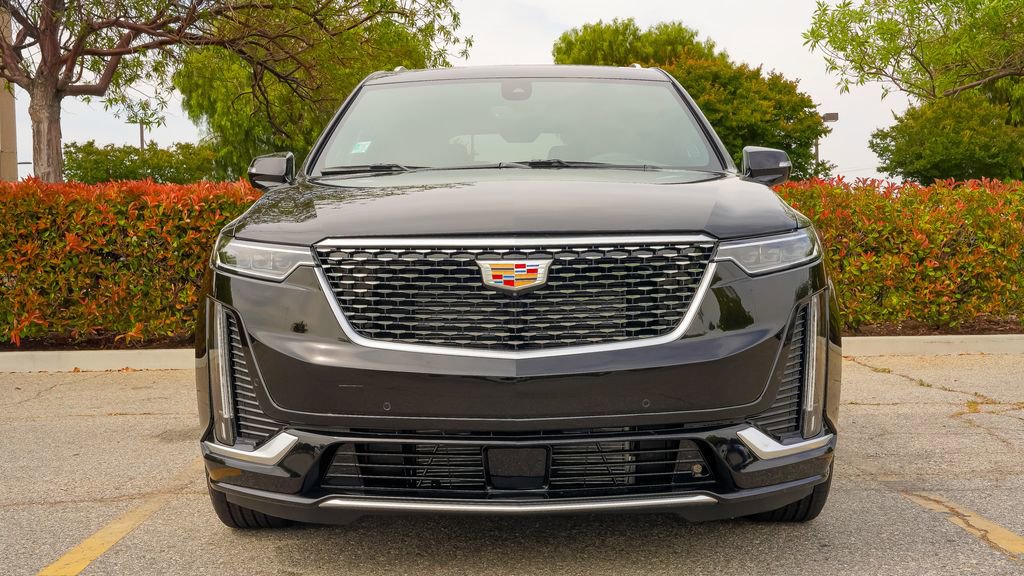 2025 Cadillac XT6 Premium Luxury photo 2