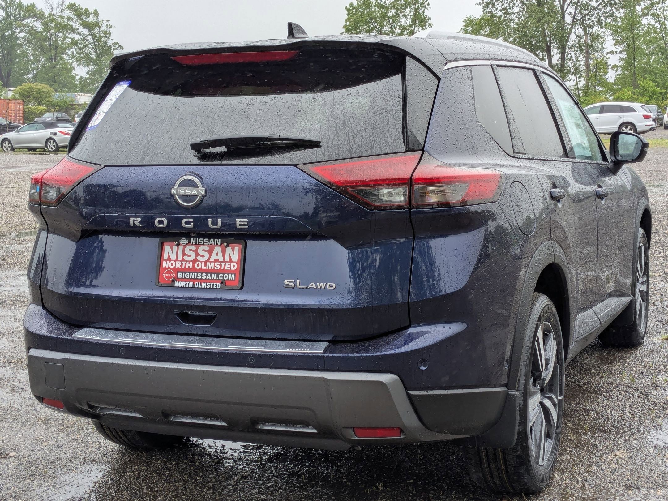 2025 Nissan Rogue SL photo 2
