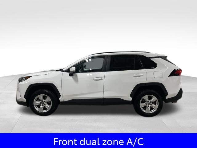2021 Toyota RAV4 XLE photo 2
