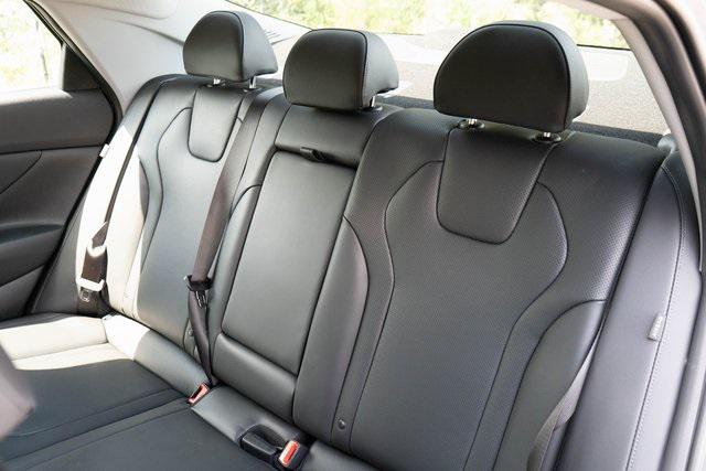 2025 Hyundai Elantra Limited photo 14