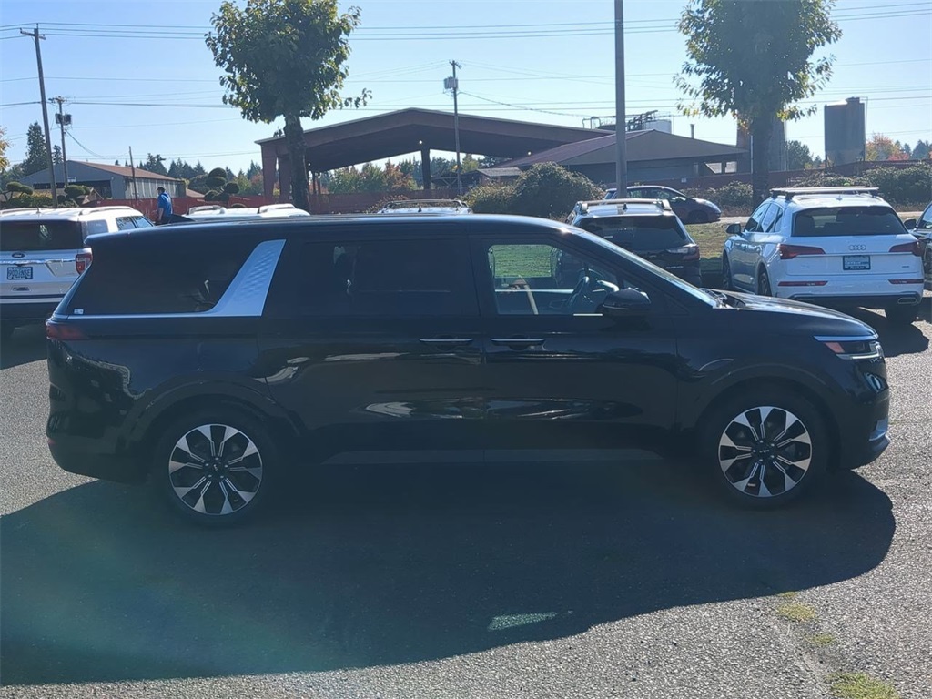 2024 Kia Carnival EX photo 4