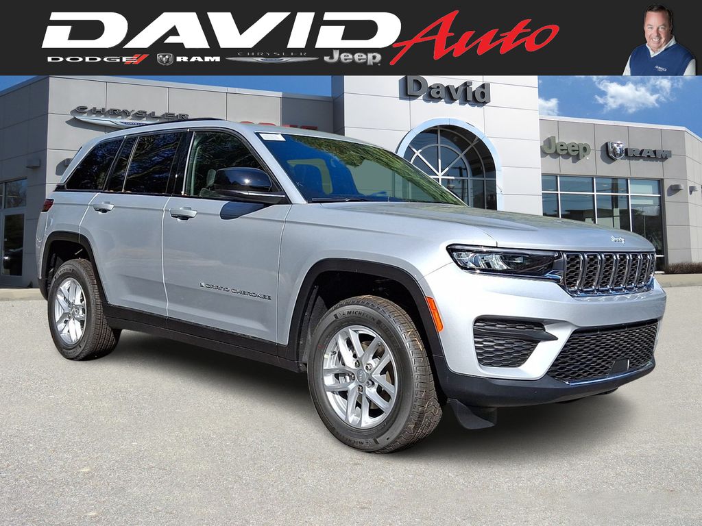 2025 Jeep Grand Cherokee Laredo's photo
