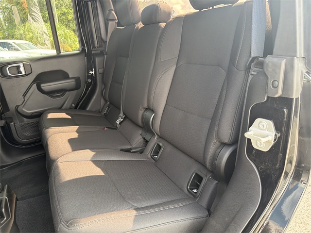 2023 Jeep Gladiator Willys photo 3