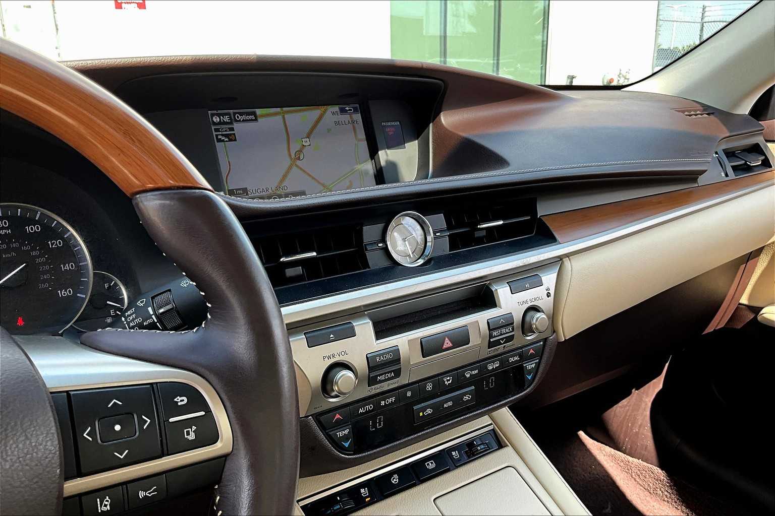 2016 Lexus ES 350 photo 5