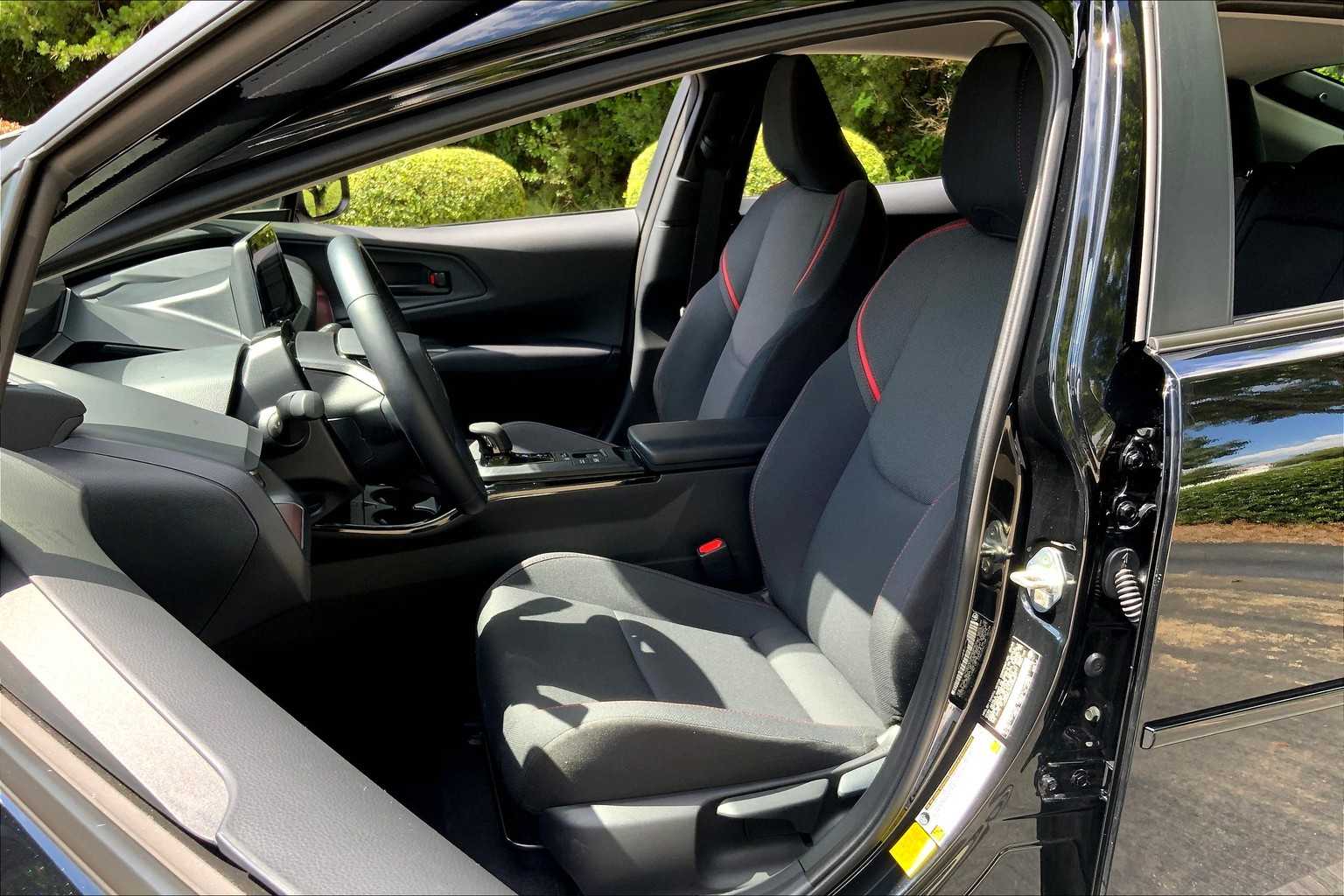 2024 Toyota Prius Prime XSE Premium photo 7