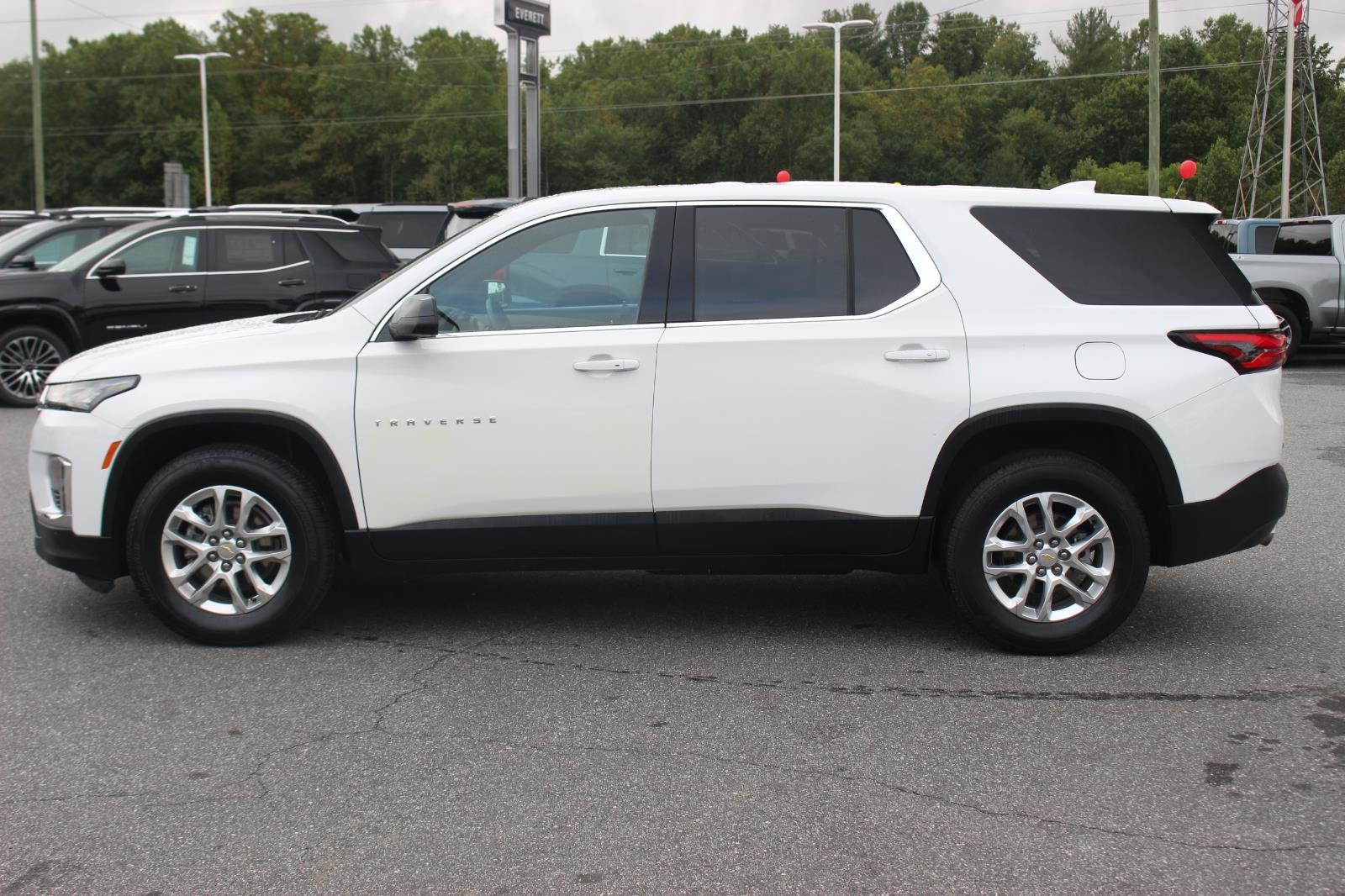2023 Chevrolet Traverse LS photo 4