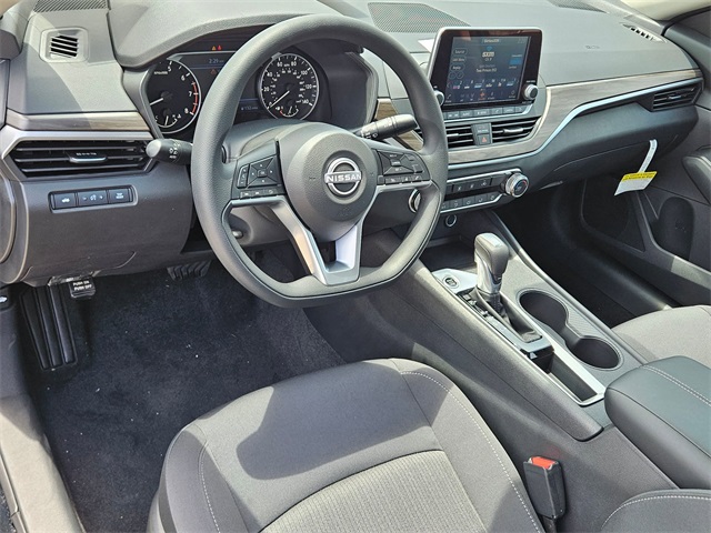 2025 Nissan Altima SV photo 5