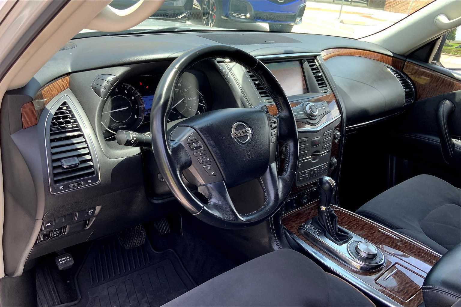 2019 Nissan Armada SV photo 15