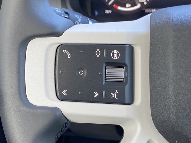 2025 Land Rover Defender 110 X-Dynamic SE photo 23